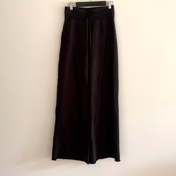Lululemon Womens Wide leg retro pants size 4 - Picture 1 of 3
